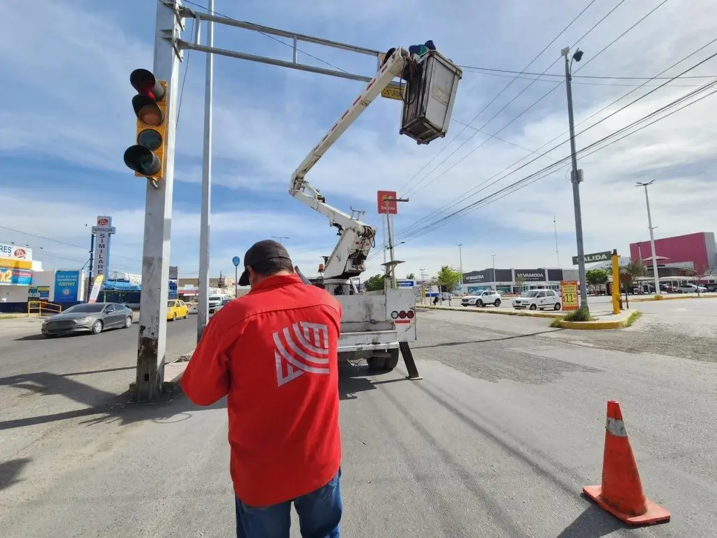 Atiende SIMV reportes de fallas de semáforos en Torreón